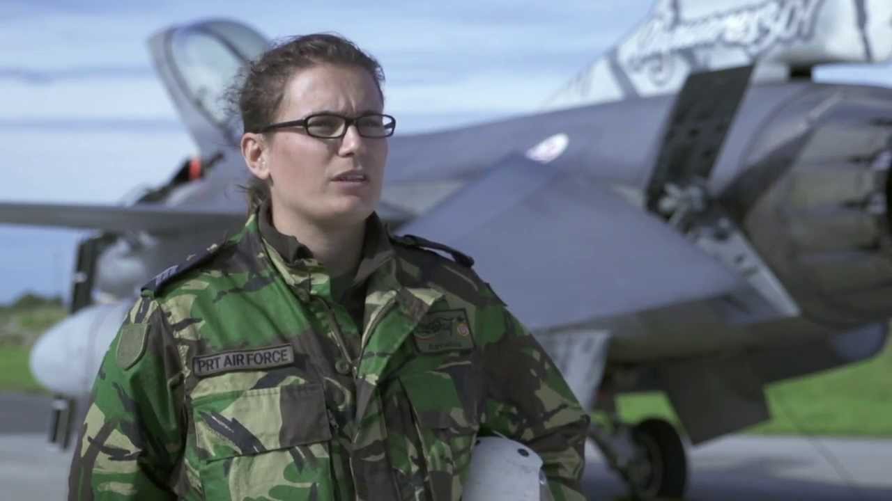 Portuguese Female F-16 Crew Chief participates in her first NATO exercise