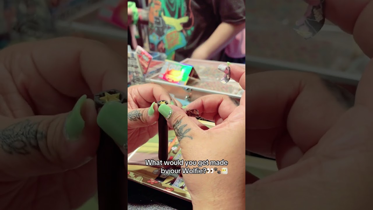 Rolling like a pro with @Wolf Designs #cannabiseducation #event #spain #shorts