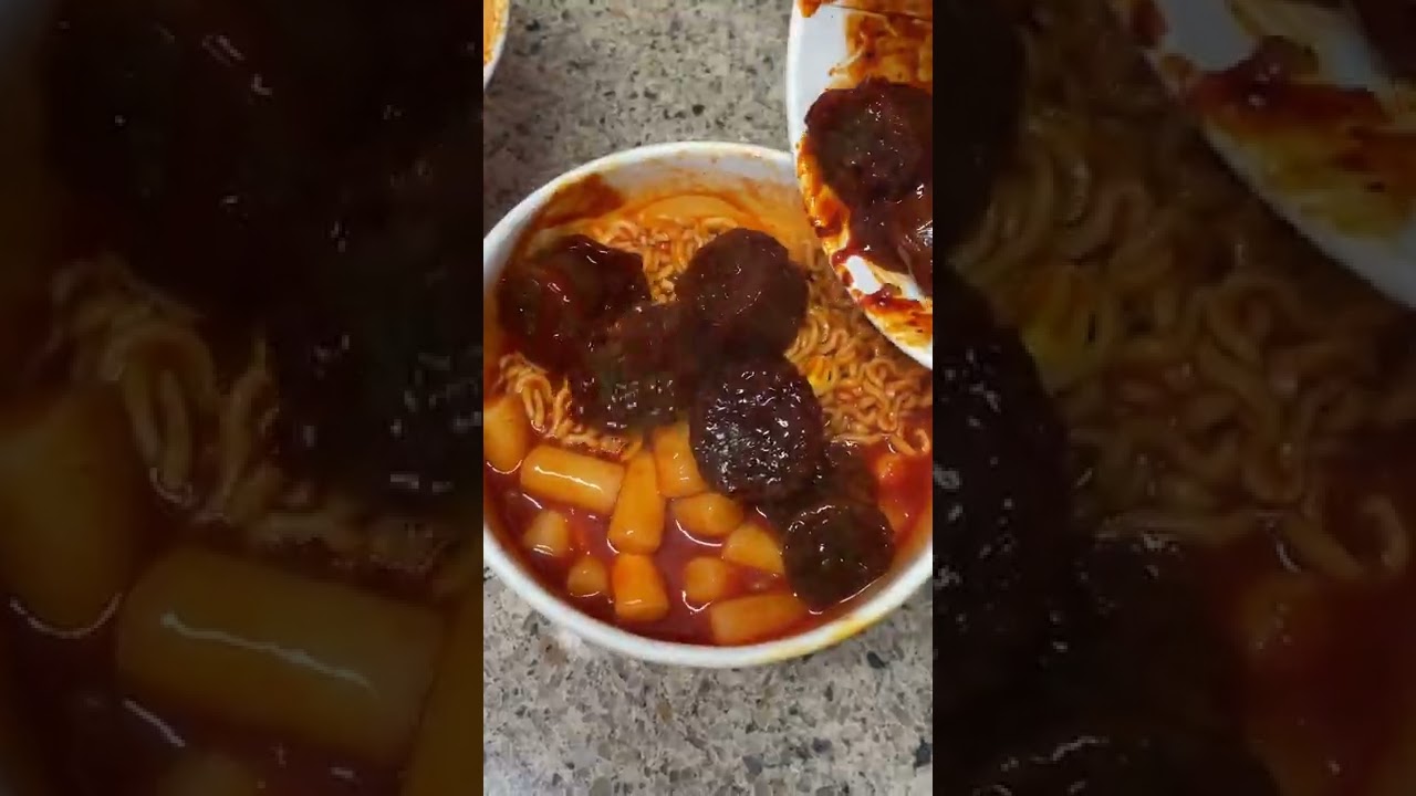 Как есть корейские ТТЕОКБОККИ в 500 раз ЛУЧШЕ! Круглосуточный продуктовый магазин Мукбанг