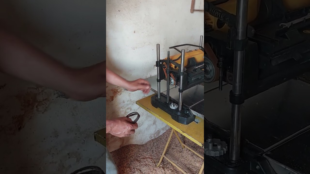como trocar  correia do desengrosso Dewalt Dw733 D2