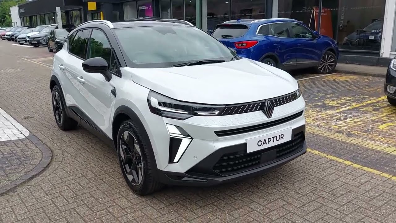 BRAND NEW 2025 RENAULT CAPTUR TECHNO FULL HYBRID White with black roof @ Renault Croydon