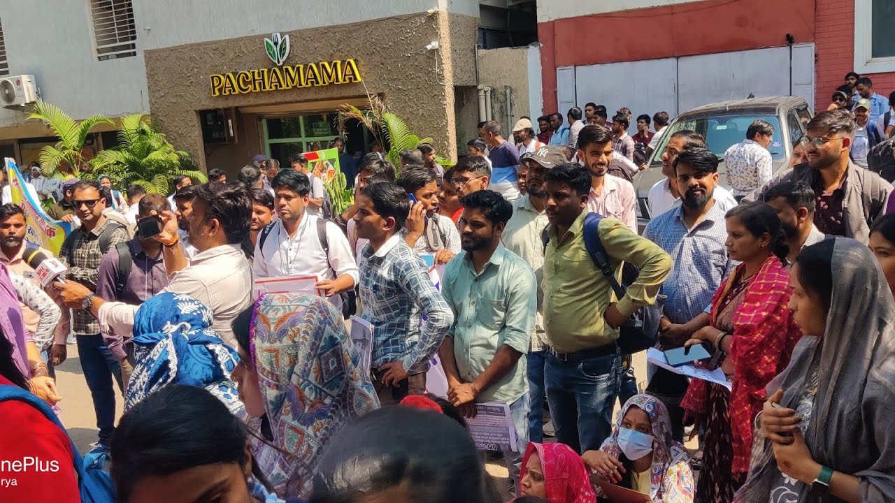 Varg 2 ke liye bhopal me dpi ke samne maha andolan