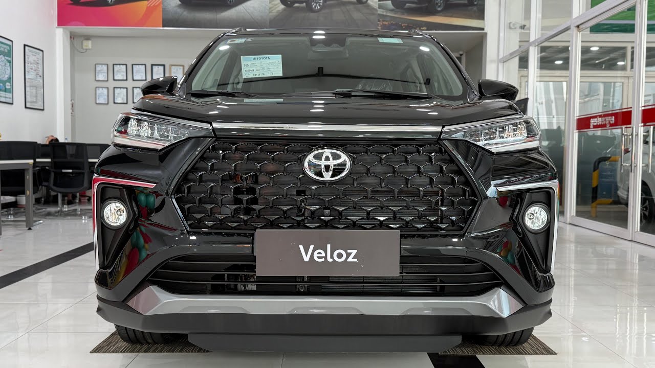 Toyota VELOZ MPV (2025) - Luxury MPV 7Seaters !