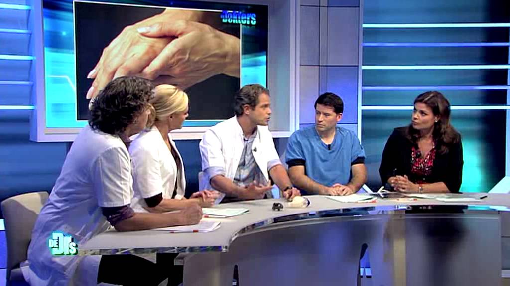 Handchirurg geeft uitleg over duimbasisslijtage in tv-programma De Dokters