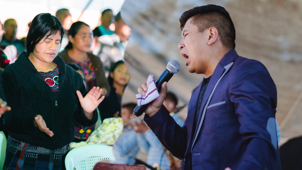 Andaba yo en tinieblas en la maldad 🔥 Elias Lux y su grupo Maravillas de Jehova 🕊😢