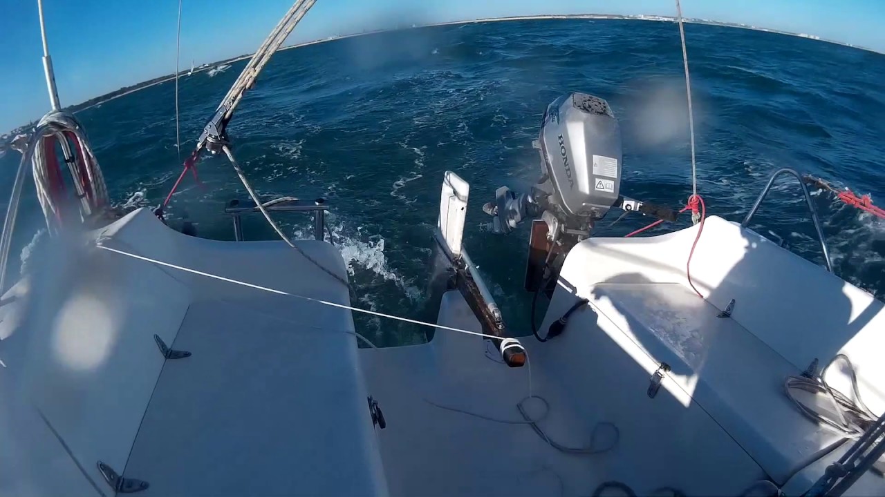 Navegando con 20 nudos de viento en un SERVIOLA 17