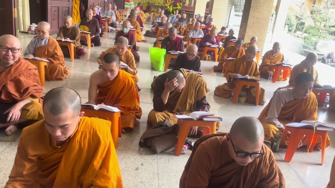Pháp Hội Trì Kinh: Ma Ha Bát Nhã BaLa Mật. Hết Tập 2. Phẩm Bất Thối Chuyển - Thứ Năm Mươi Lăm.