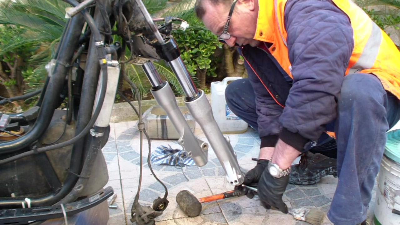 Come riparare gli ammortizzatori dello scooter(5°Parte). How to fix the shock absorbers of a scooter
