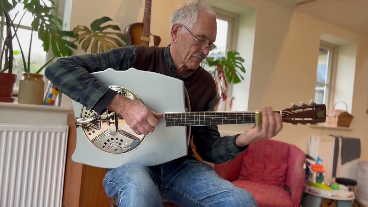 Stainless steel fiddle edge resonator 