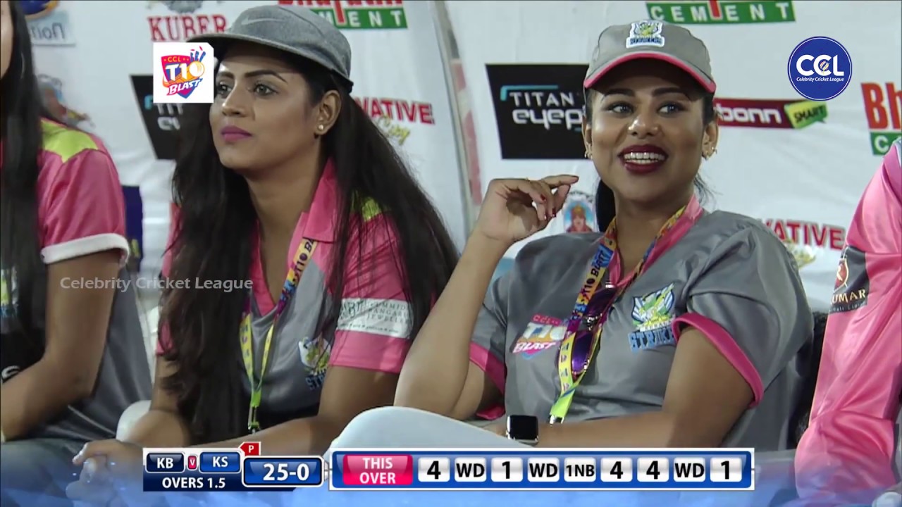 Malayalam Actresses Enjoying Rajeev Pillai's Non Stop Boundaries against Karnataka Bulldozers