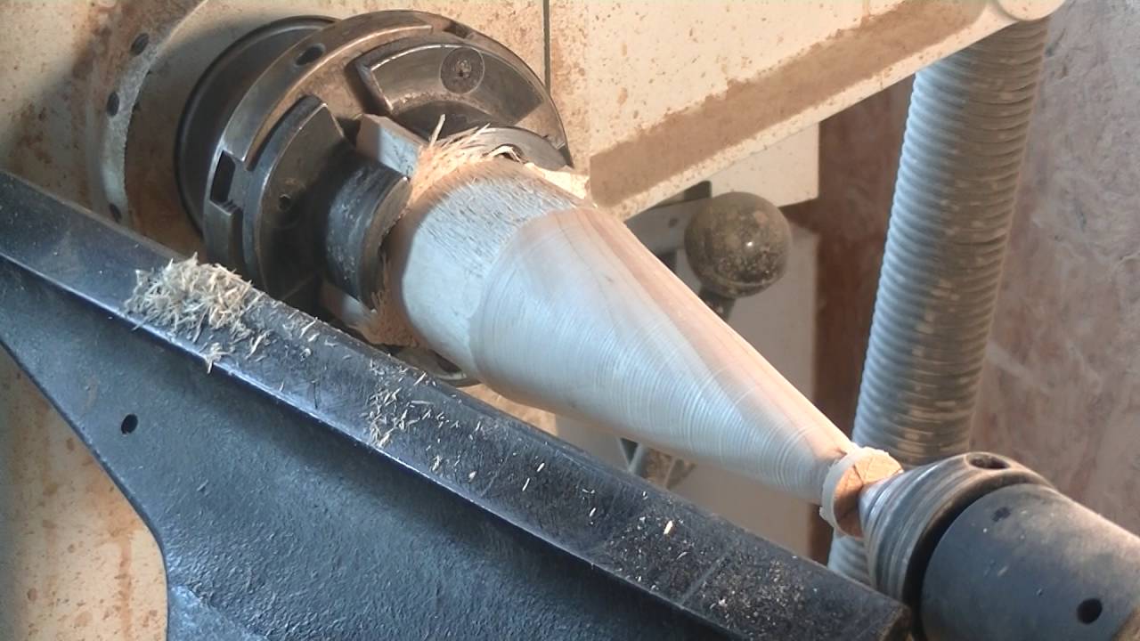 Drechseln: Meißelarbeit Tannenbäumchen