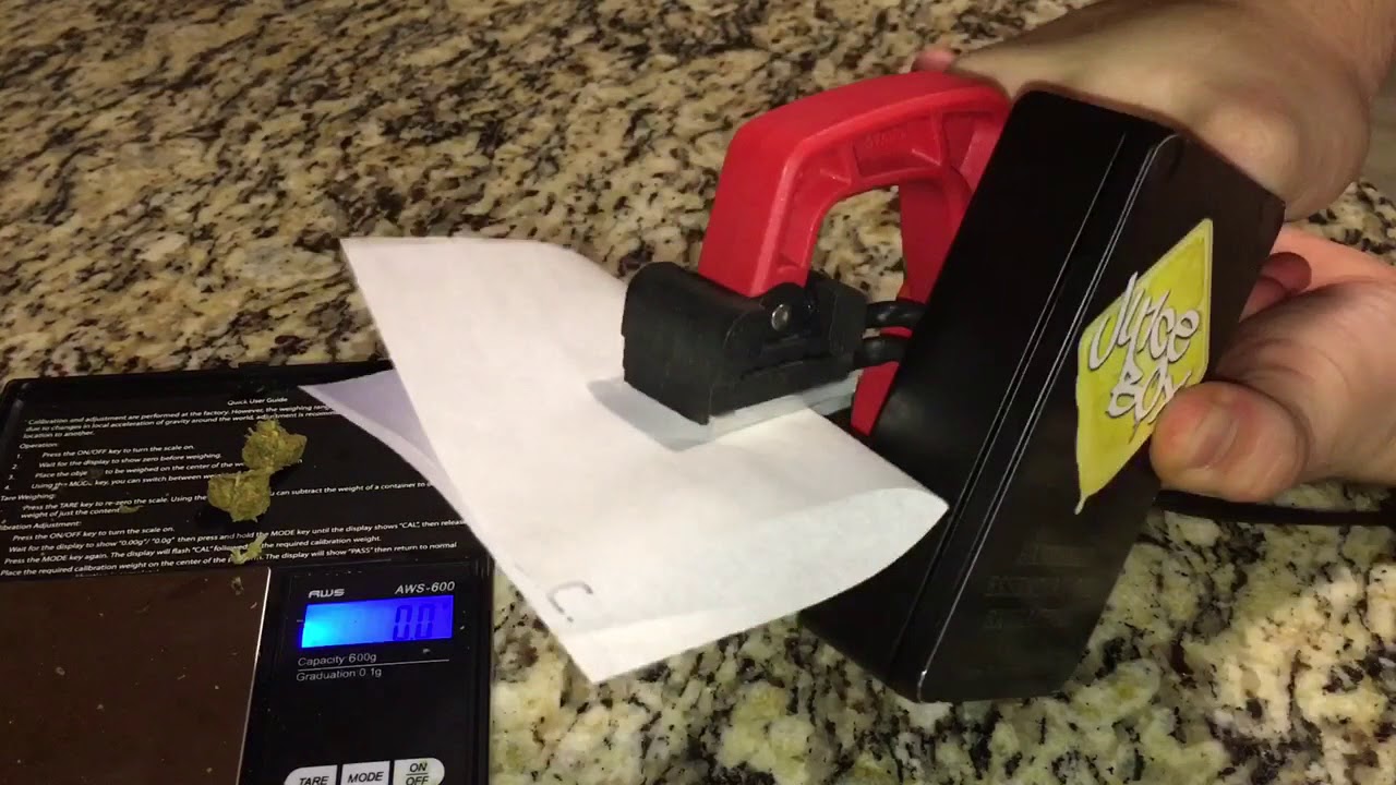 Juicing a .5 with the Ju1ceBox rosin press