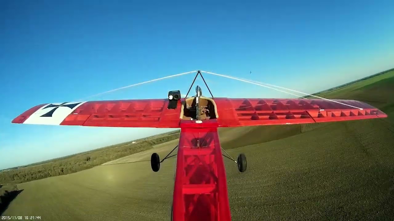 Attaque d'un Baron en chasse dans le ciel sur le terrain du CMAM :)