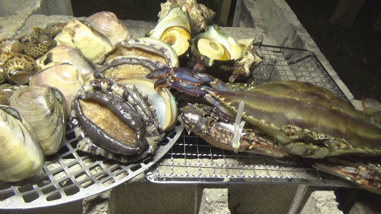 Японский рыбацкий ужин. Огромные моллюски и крабовые шашлыки.