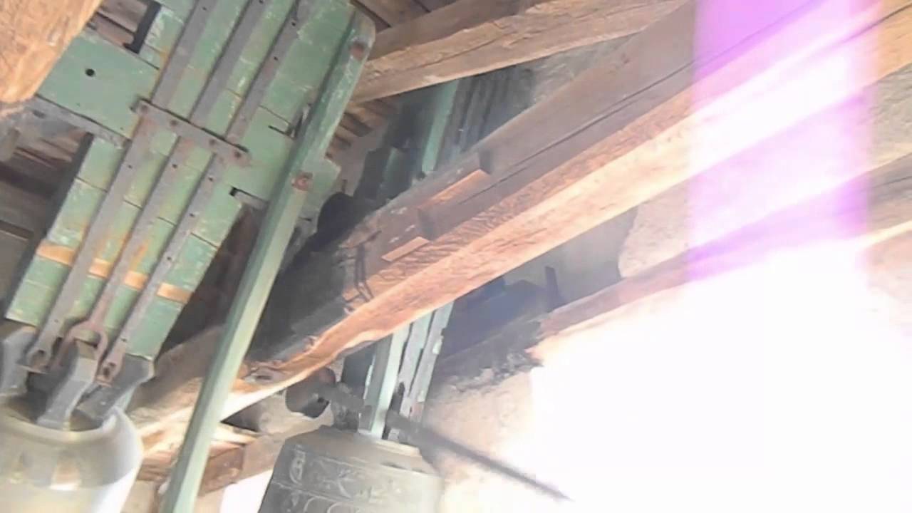 Ročno zvonenje na Šmarni gori za delopust pred malim šmarnom