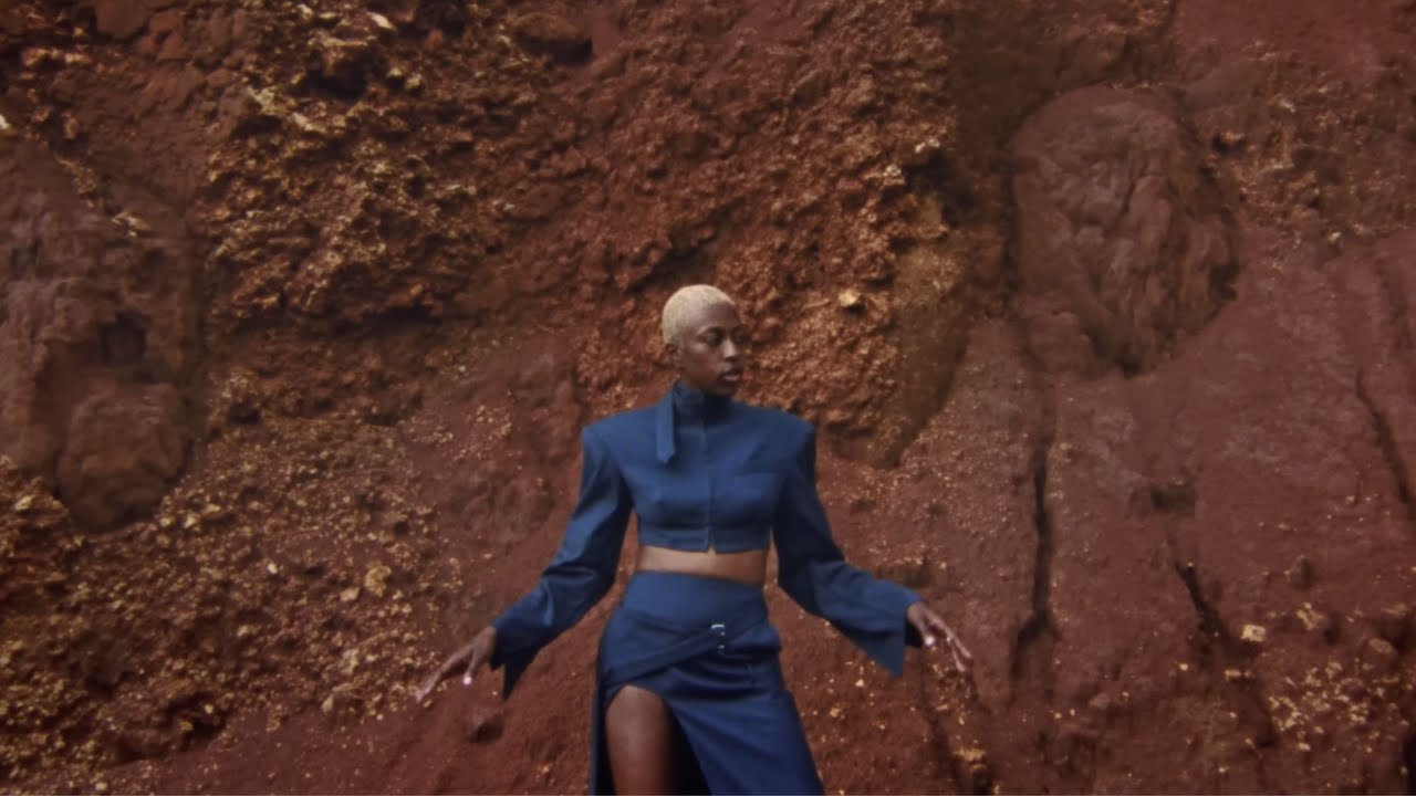 anaiis - Moonlight (Official Video)