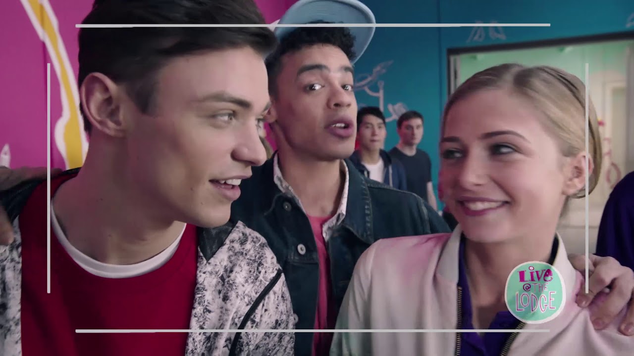 Rattrapé par le passé | The Lodge | Disney Channel BE