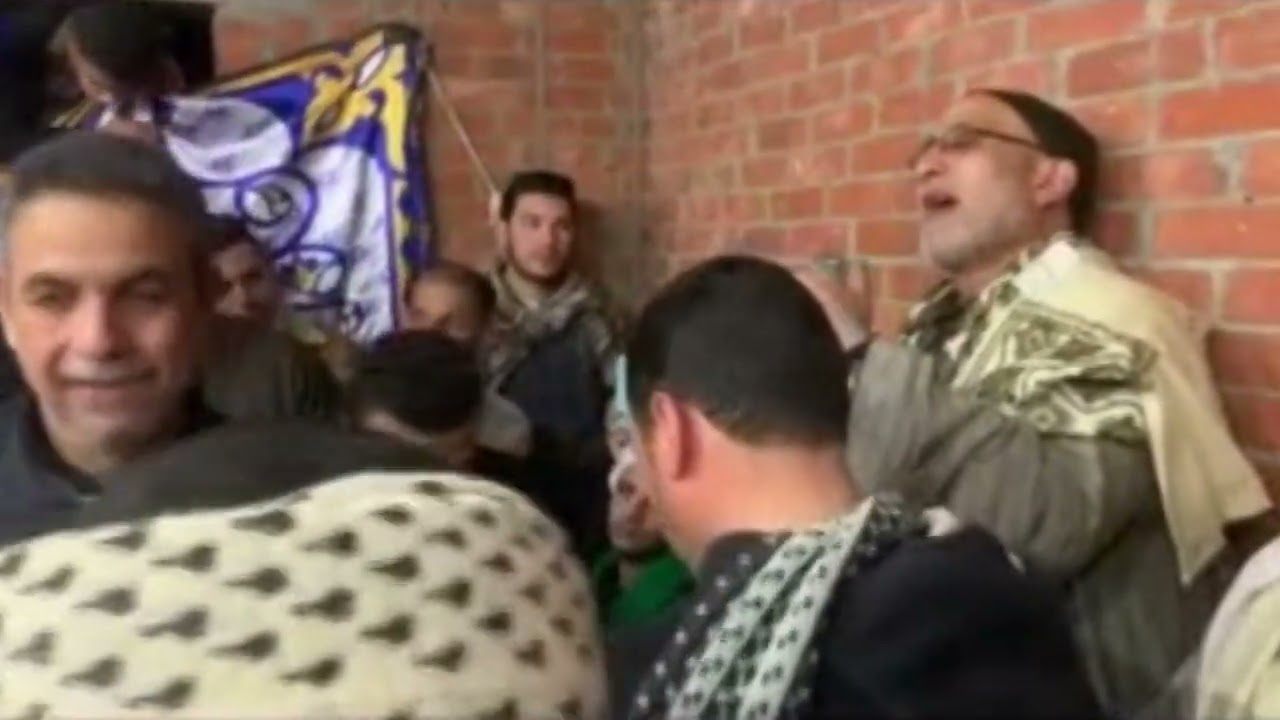 ابناء الشيخ عبد الرحمن عز الدين في بساط كرم الدين مع المنشد الشيخ محسن سلام
