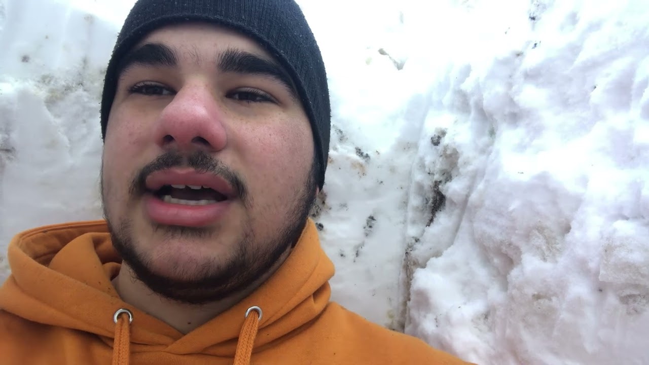 Momentul culminant așteptat de voi iată că am intrat și în iglu este spațios ( nu pot sta 24 de ore)