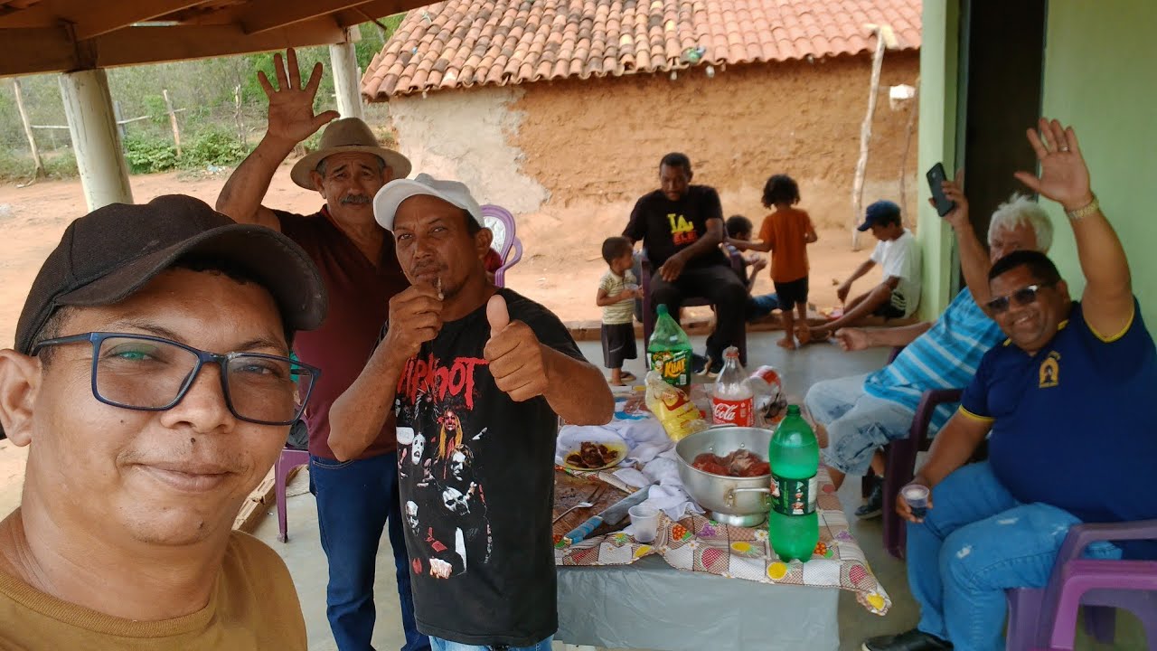 Almo&ccedil;o especial na casa da fam&iacute;lia tr&ecirc;s riachos