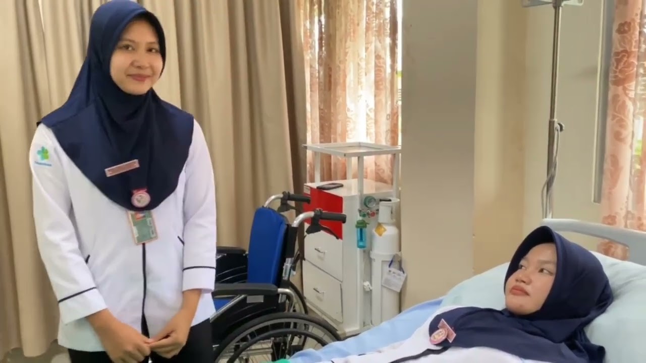 Simulasi Memindahkan Pasien, Vaniya Aurellia W, Tk1 kebidanan, Poltekkes Kemenkes Bengkulu kampus B