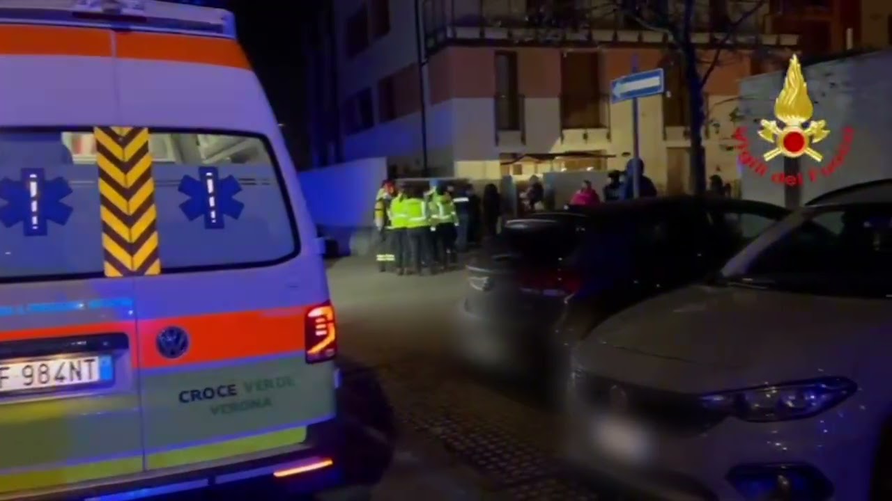 Paura nella notte in un condominio: fiamme divampano dall’impianto elettrico
