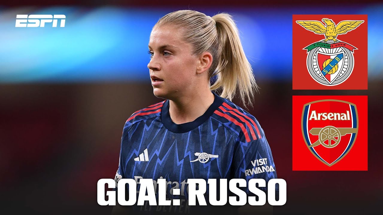 GOAL! 0-2: Russo converts Chloe Kelly’s smart free kick 🧠 | UEFA Women’s Champions League