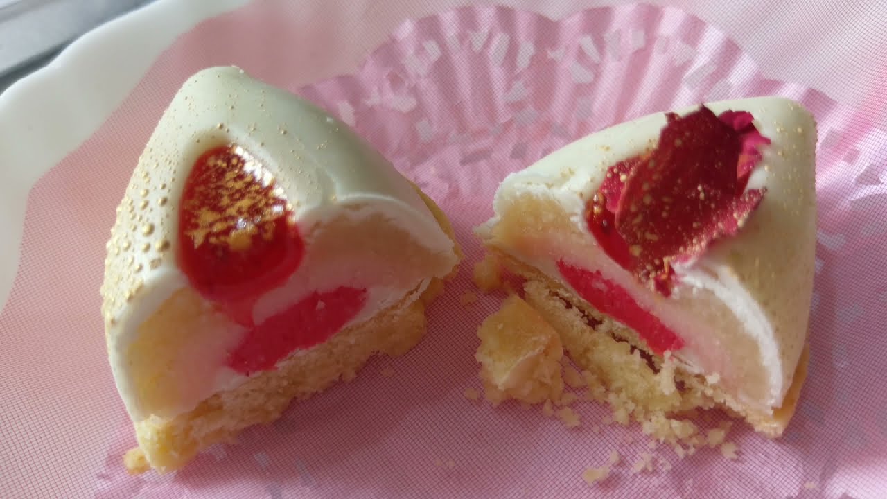 حلوة صابلي عين الجمل🐪 بثلاث طبقات تجمع بين عدة اذواق شكلاطة🍫 ولوز وجوز الهند والفرولة 🍓