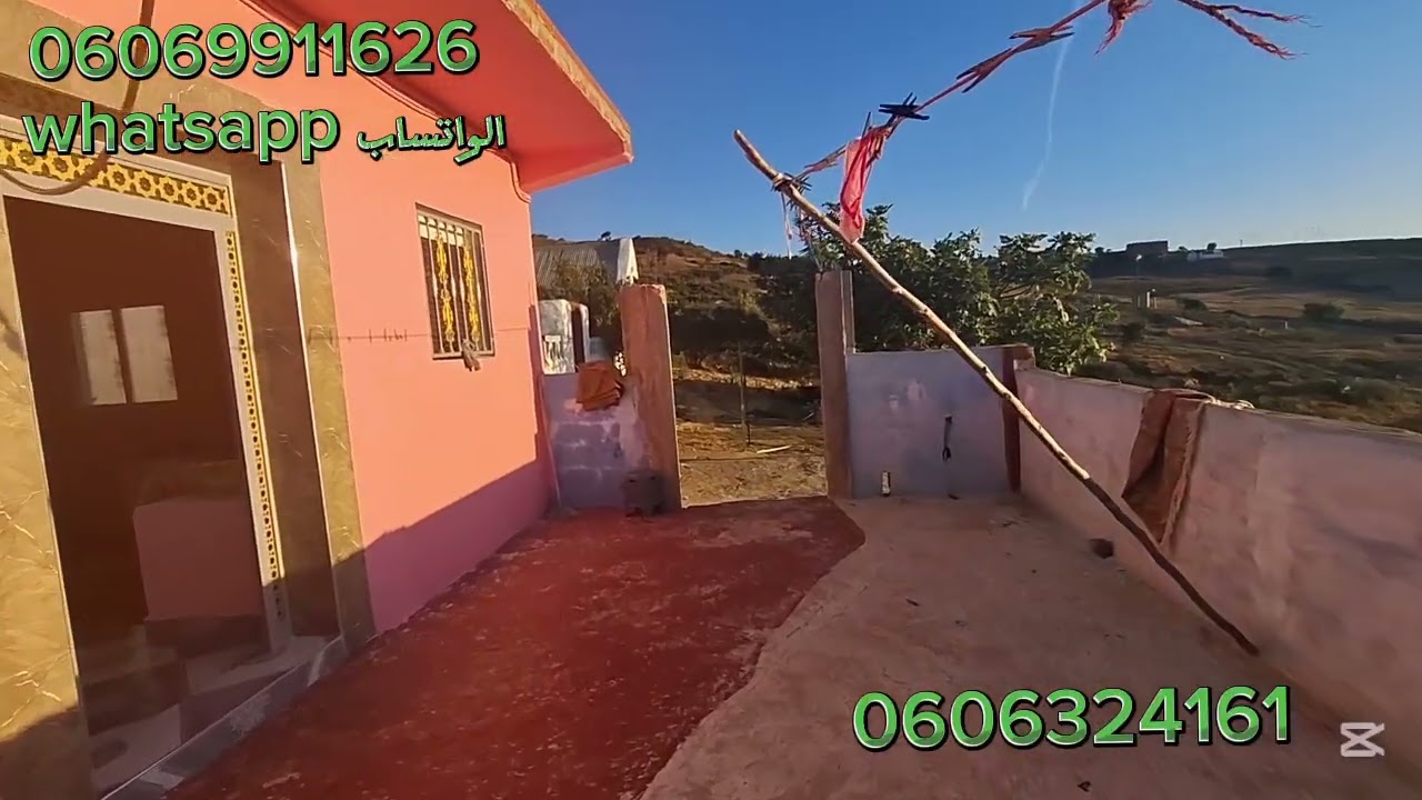 قطعة ارض ملكية 2000متر فيها دار بلدية ودار بلكرابة وكوري واصلا الماء والضوء الطريق نواحي ملوسة طنجة 