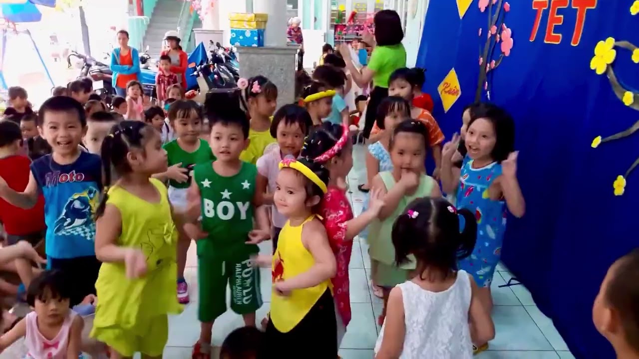 Trẻ Hát Vui Đón Tết – Children Sing To Celebrate Lunar New Year