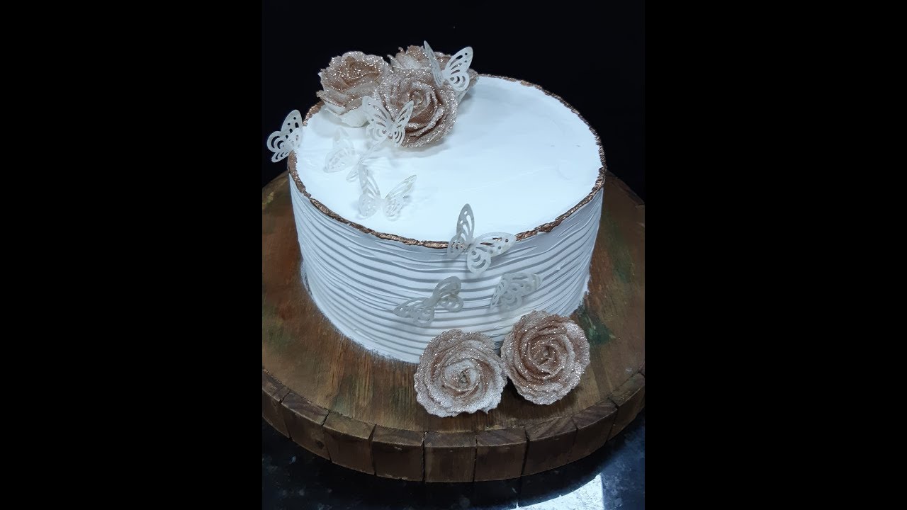 Bolo com decoração Quinas Imperfeitas - Paula Mello Cake Designer