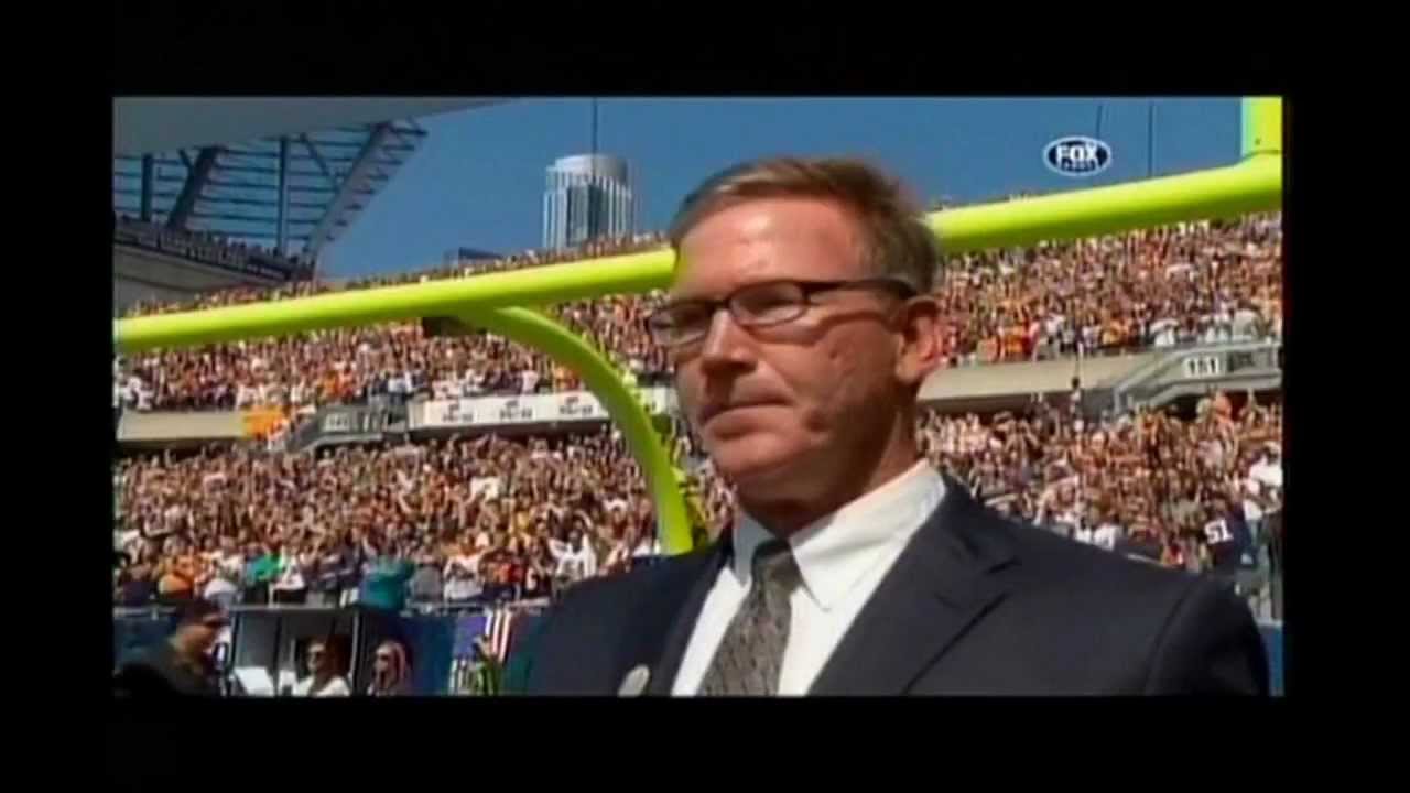 Jim Cornelison sings National Anthem at Soldier Field on 9/11/11