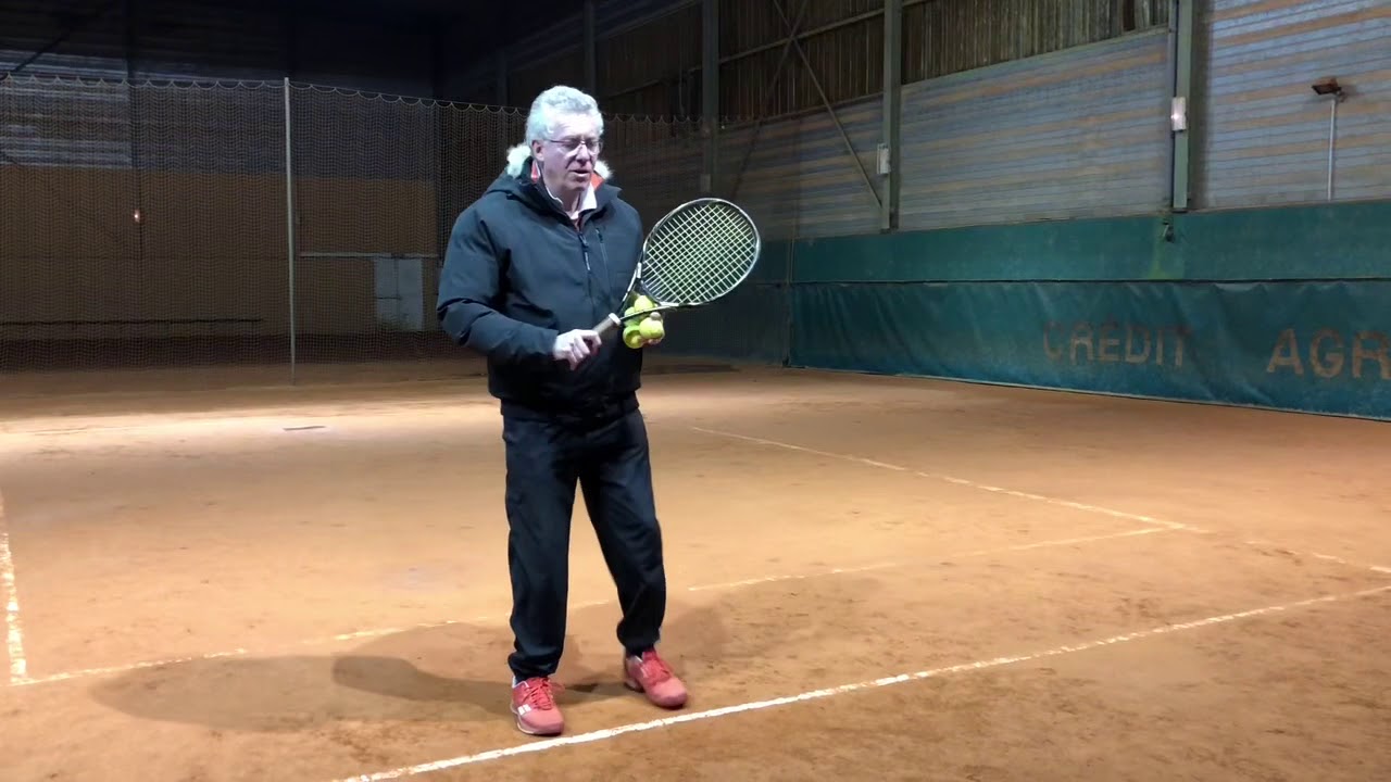 Tennis : volee de revers au mur