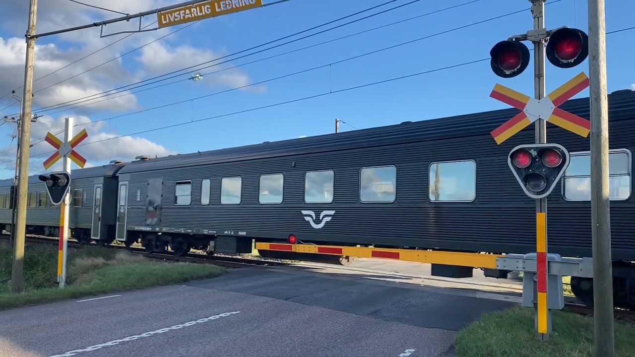 *American lights* Järnvägsövergång Ormastorp / Swedish railroad crossing