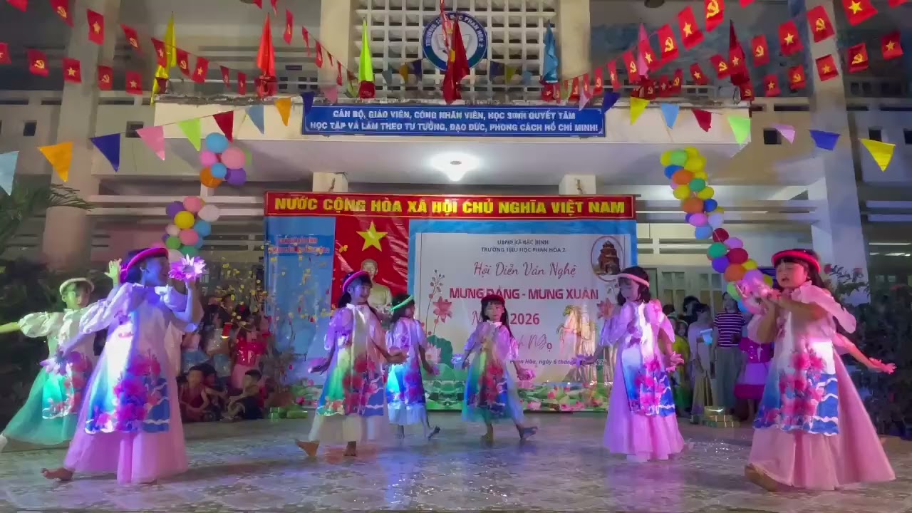 MÚA BÉ ĐÓN TẾT SANG, LỚP 1B. TRƯỜNG TIỂU HỌC PHAN HOÀ 2 