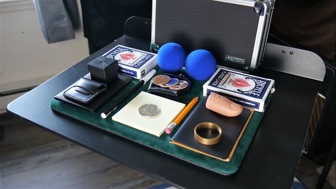 EDC close up MAGIC TRICKS PERFORMANCE - 3 x 3 sets everyday carry