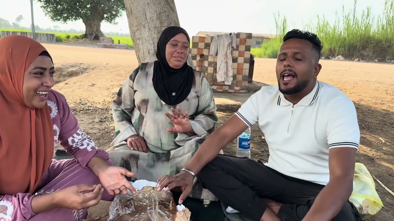 انهارده عاملين يوم للفسيخ علي البحر الكبير