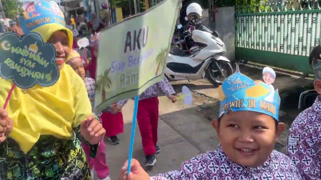 Pawai drumband menyambut bulan suci ramadhan 