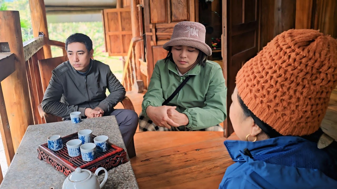 To find out why his biological mother gave him up for adoption, Hoi went to see Mrs. Sen.