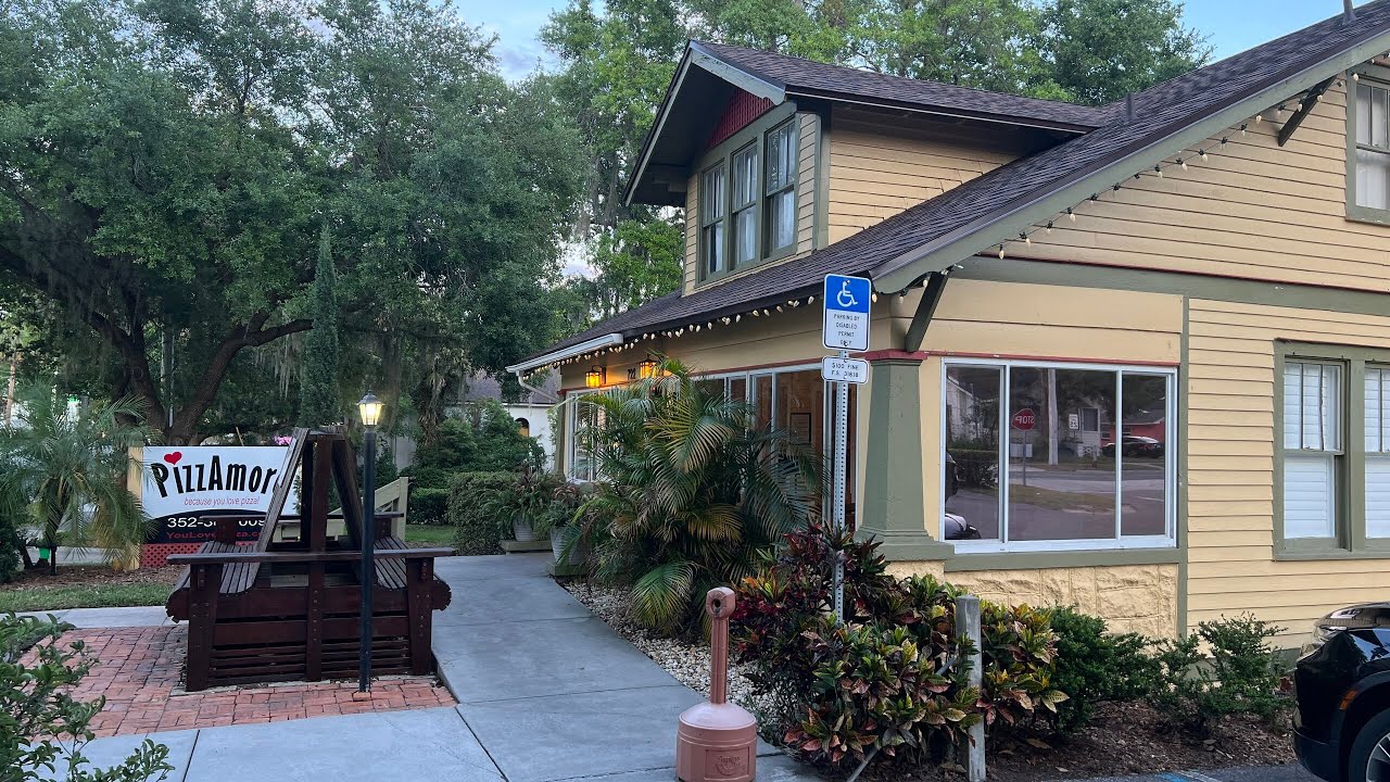 Eating at Pizzamore in Mount Dora, FL | Award Winning Creme Brulee | Pizza in Mount Dora