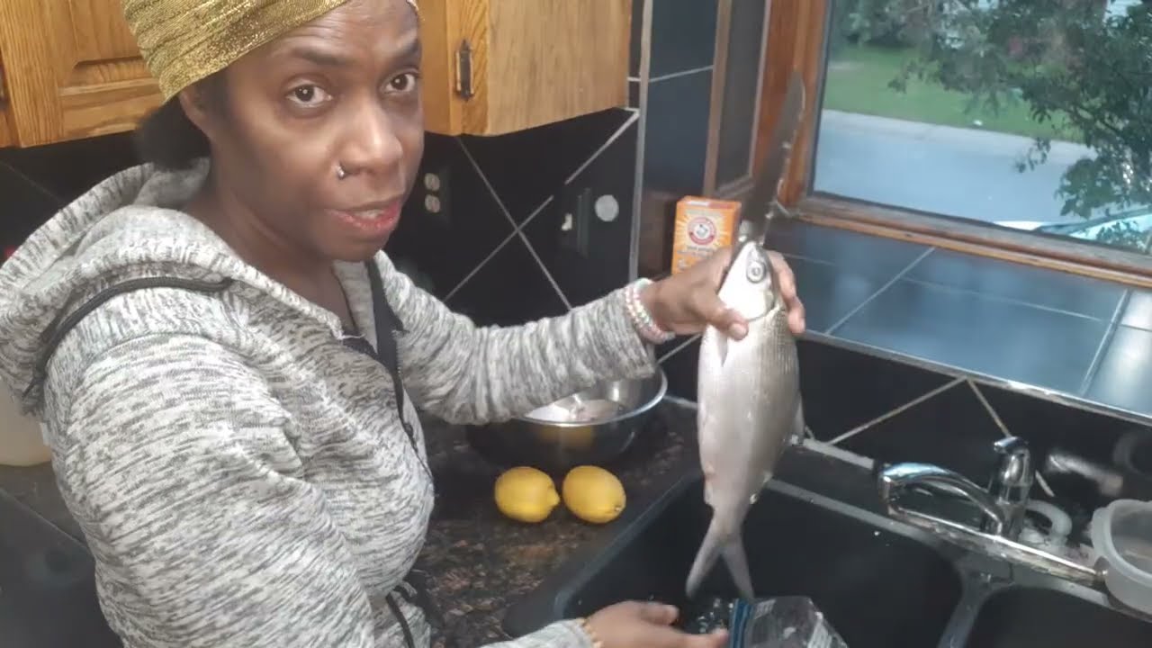 My MORNING ROUTINE COOKING BROWN STEW FISH FOR OUR LUNCH 