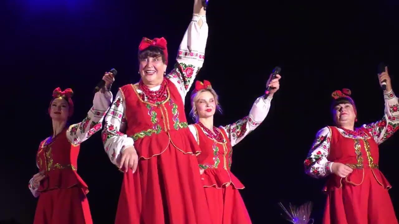 У селі я сама файна-Лісапетний Батальйон-в Дрогобичі