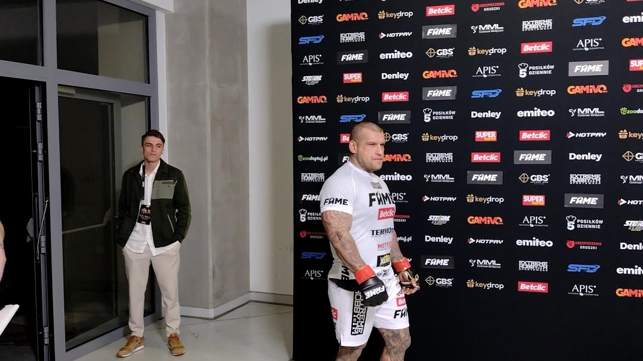 POPEK PRZED WYJŚCIEM DO WALKI Z PARKE