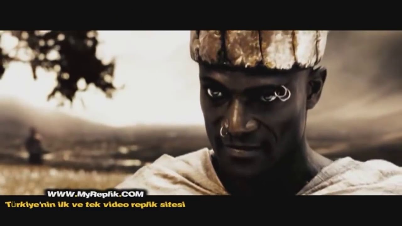 300 Spartalı   Leonidas'ın Pers El&ccedil;isini Kuyuya Attığı Sahne