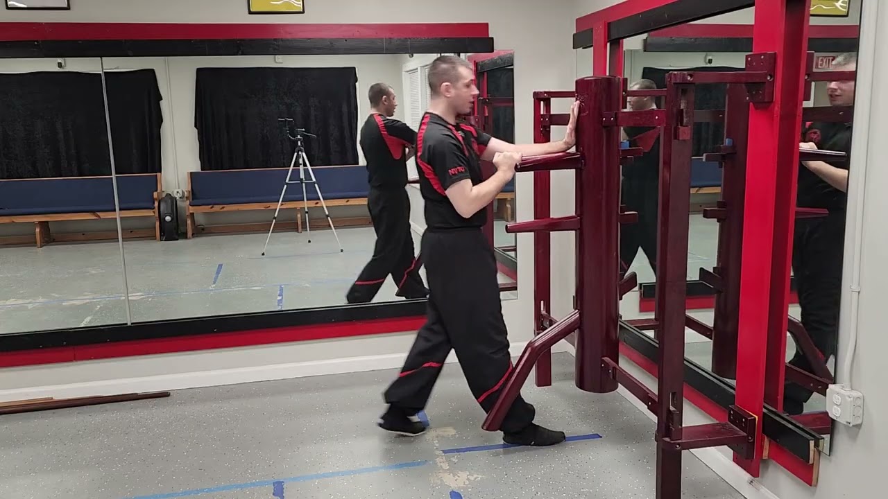 Wooden Dummy exercises for beginners: Single Jut-Da