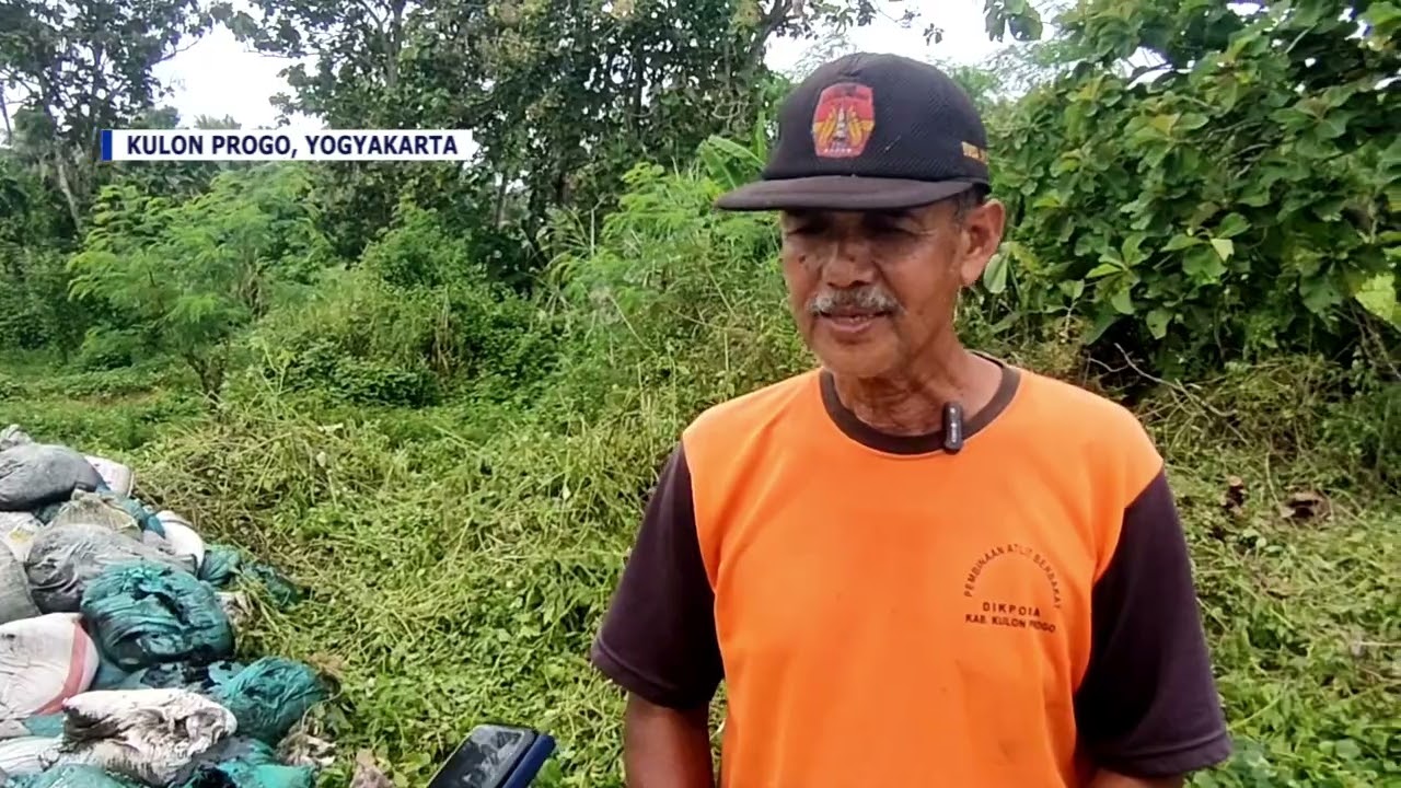 WARGA BUGEL GEGER TEMUAN BELASAN KARUNG DIDUGA LIMBAH PABRIK