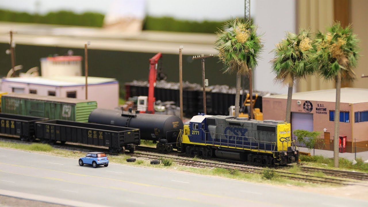 HO Scale CSX Downtown Spur  Brief Run-bys!