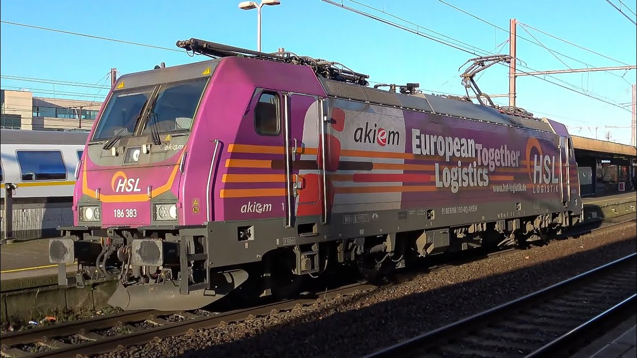 Trains at Antwerpen-Berchem Station (4K) 24-01-26