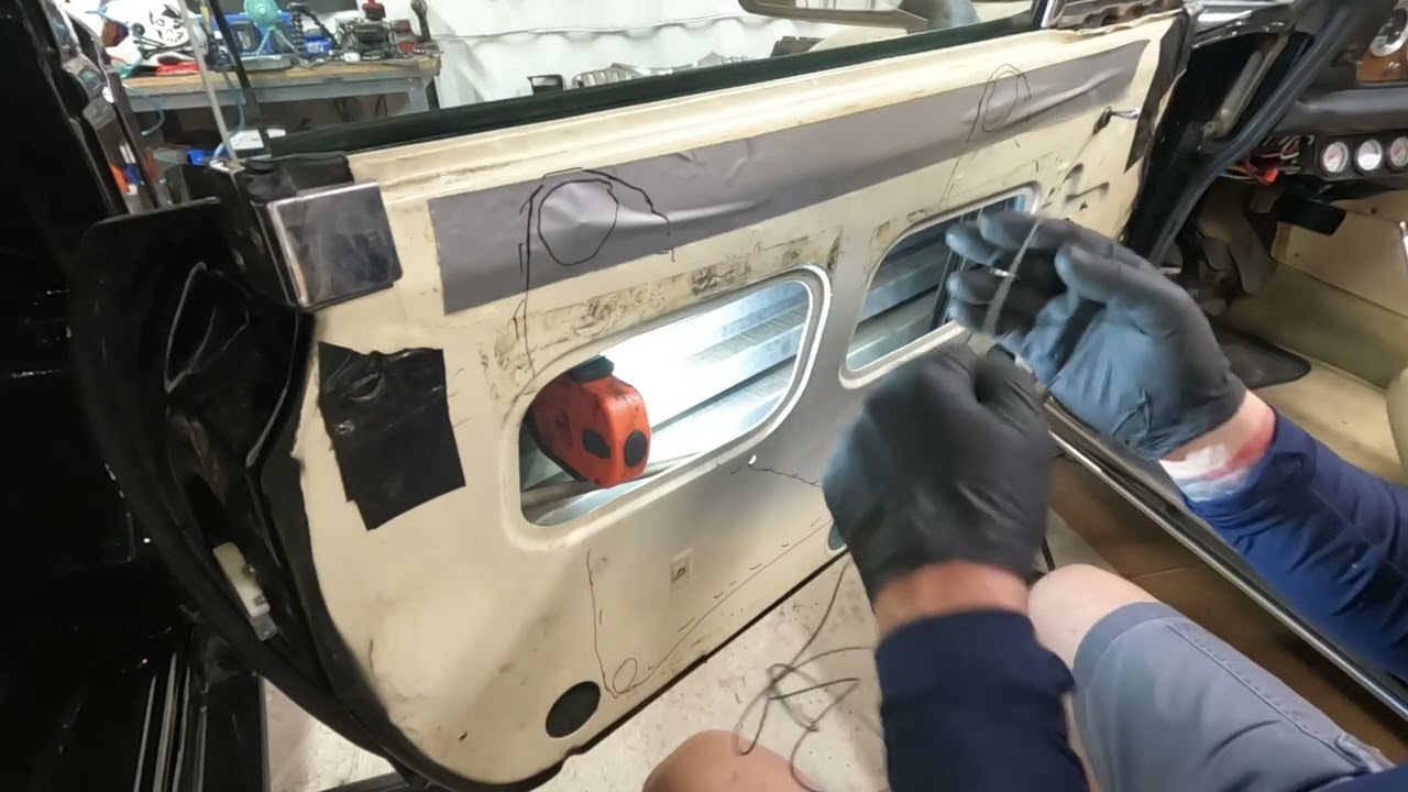 Fiat 124 Spider 2000, снятие и перенаправление троса стеклоподъемника, регулировка троса стеклопо...