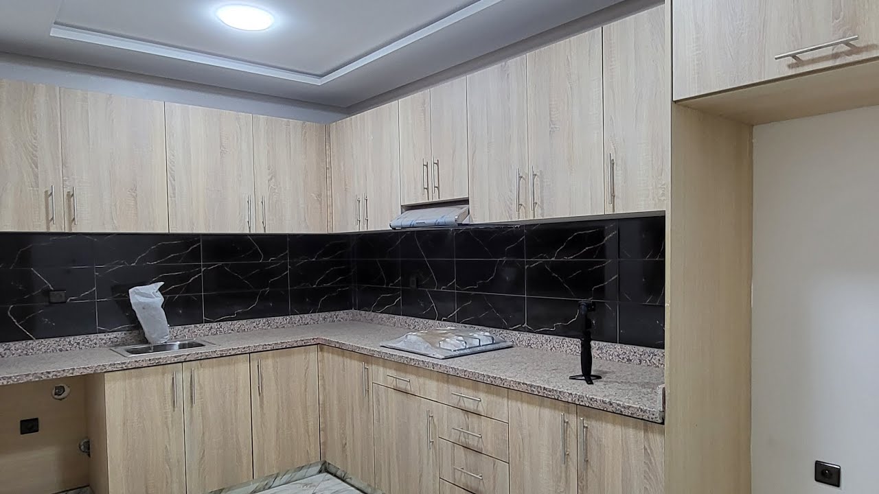 76 متر موقع ممتاز التمن جد مناسب 0766783012